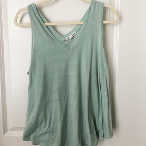 5/$25 - Melrose and Market Flowy Tank